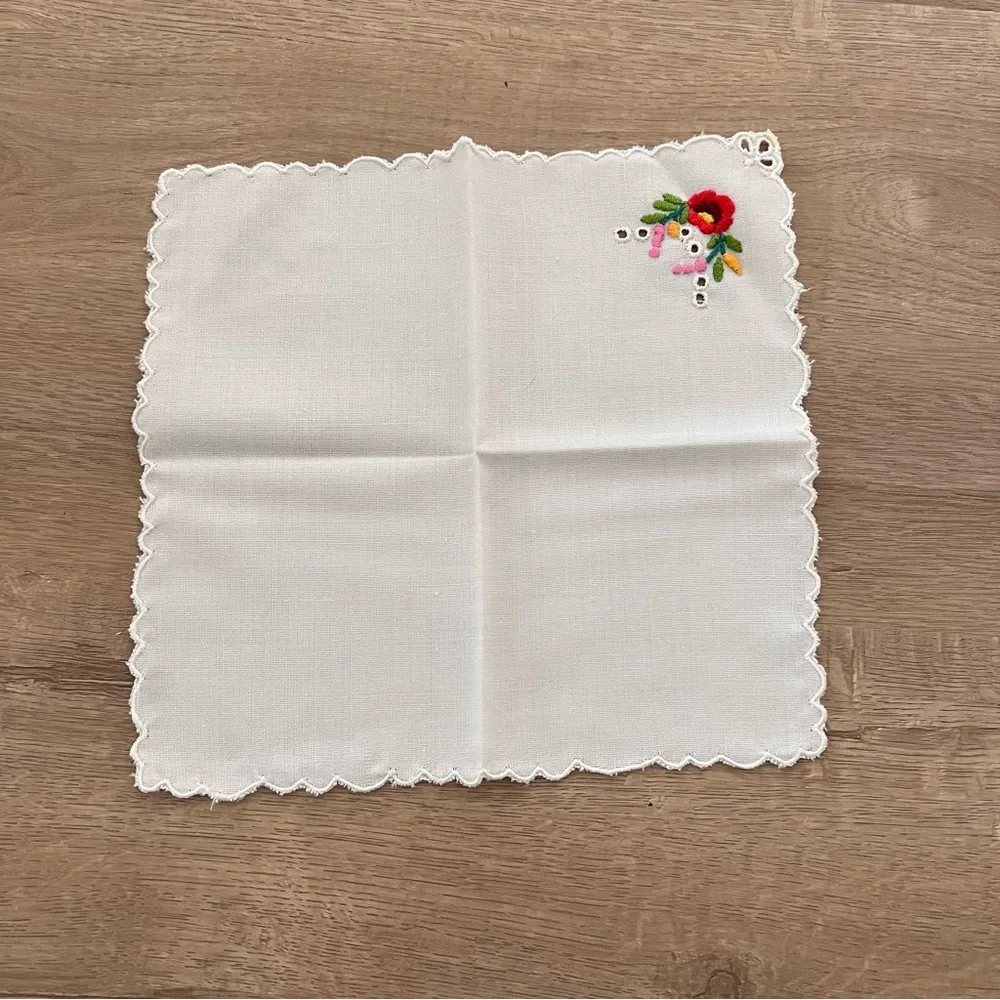 Vintage Square White Linen Table Cloth Napkin‎ Embroidered Flower 9.25”